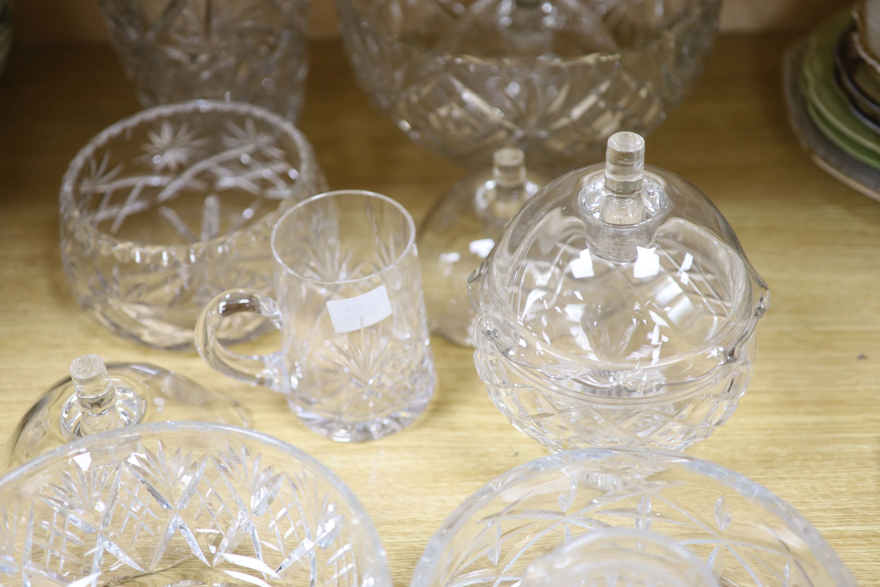 A small quantity of glassware